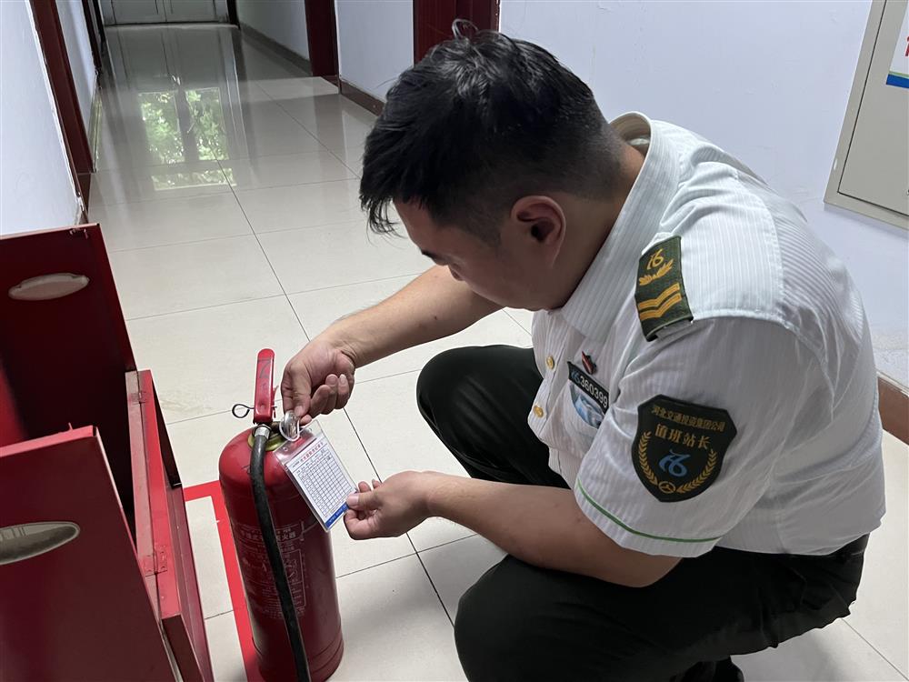 临西站为站区灭火器绑定了灭火器检查记录卡，提高了对消防设施的检查实效性，有效保障了消防设施的安全质量。