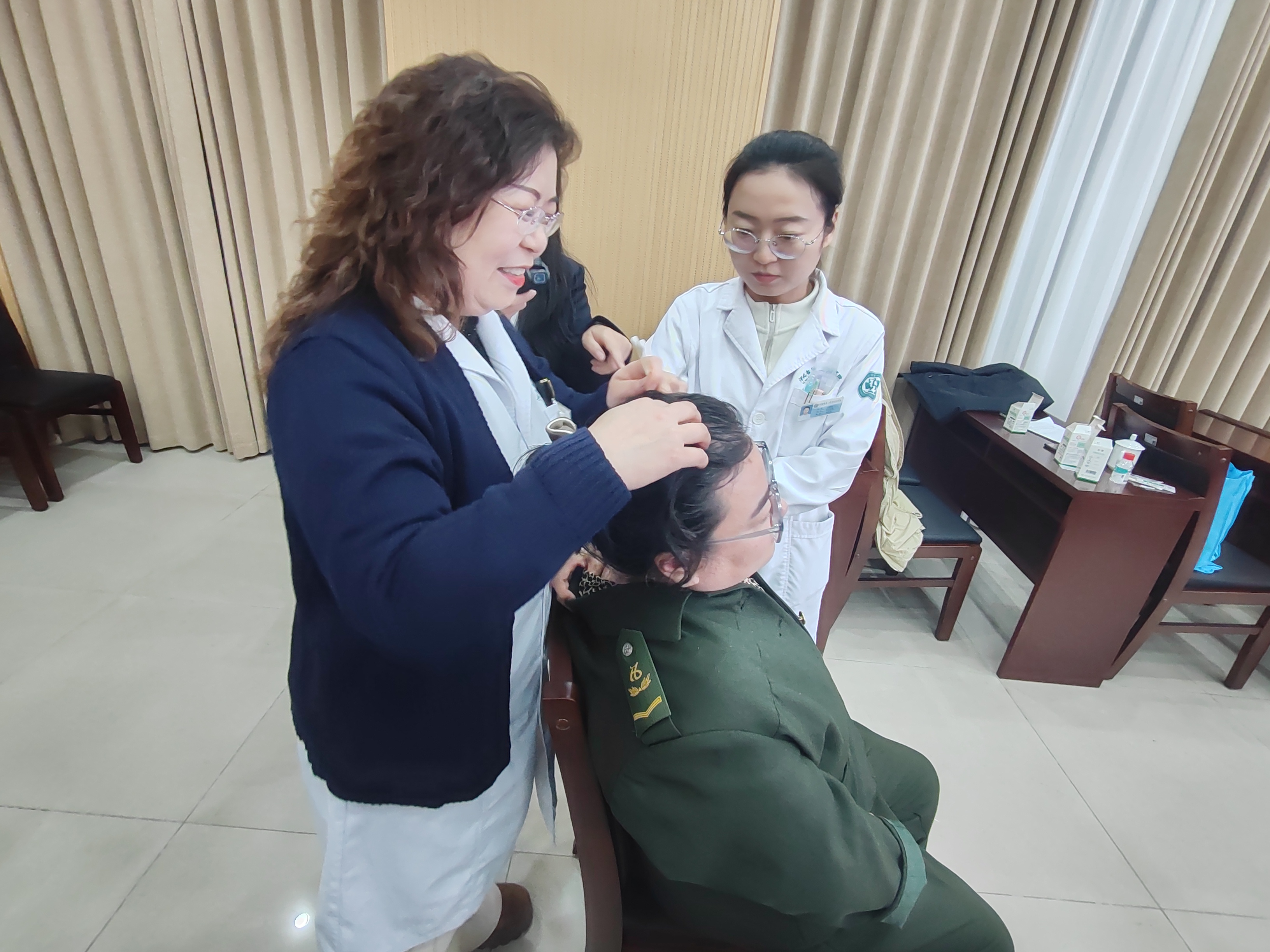 情系三八节 针灸护健康