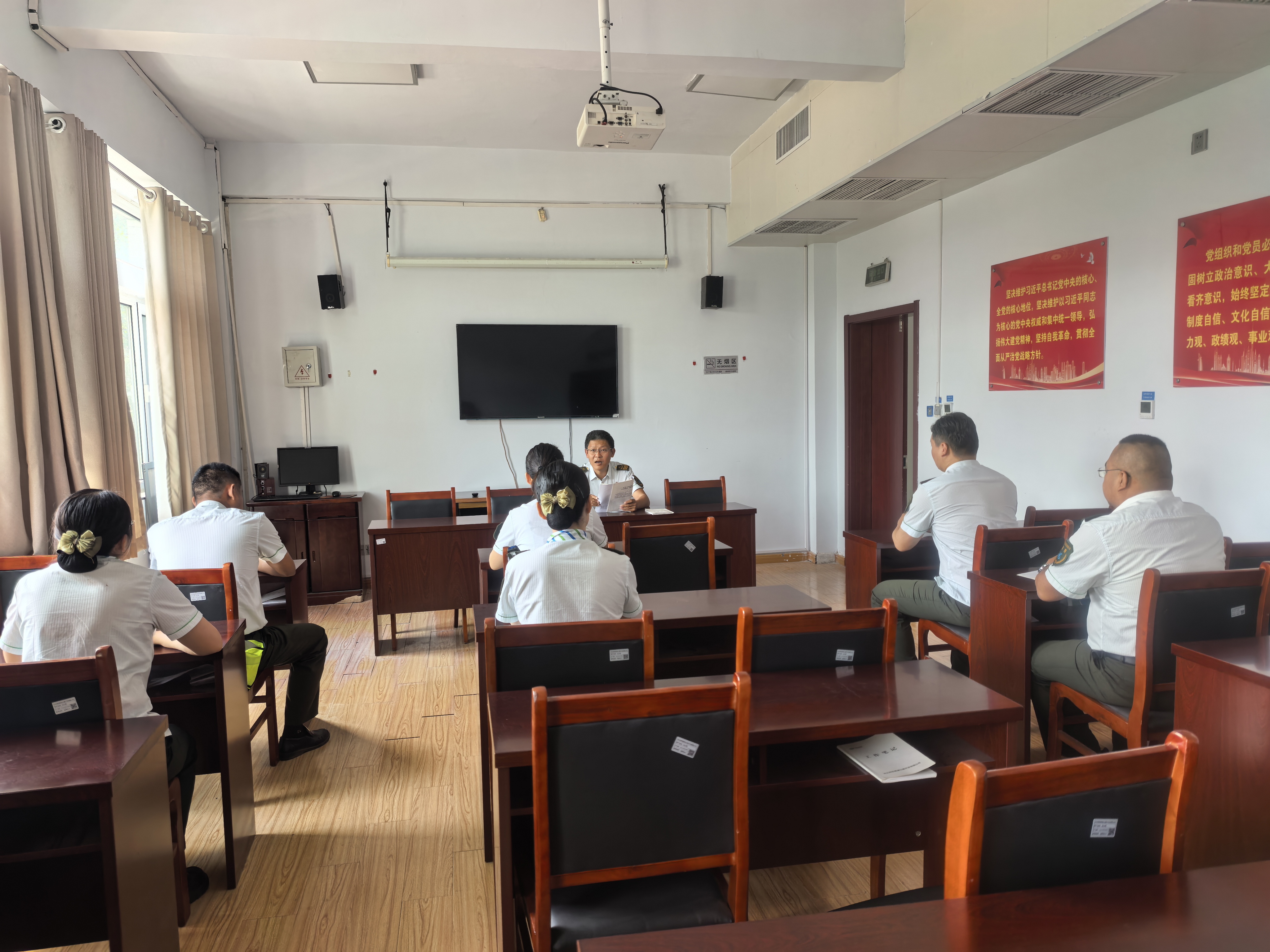 163.青年员工学习.jpg